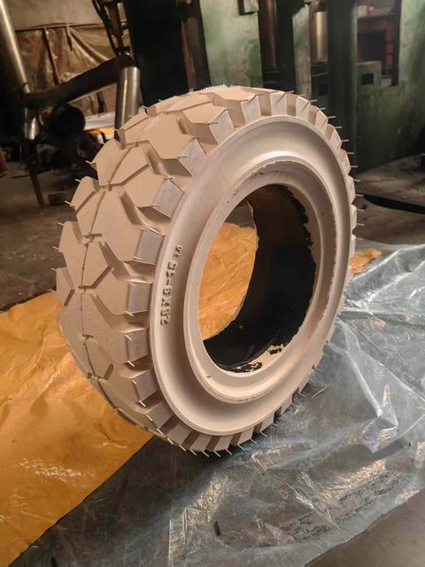 Premium Clean-Floor Industrial Tire