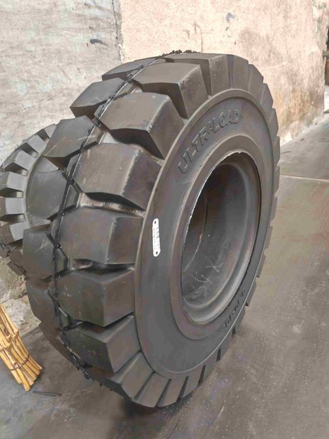ULTRA-LOAD Heavy-Duty Solid Tire