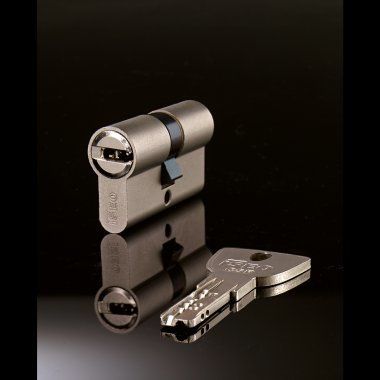 R6 Plus - Reversible key cylinders, mid-high bitting combinations