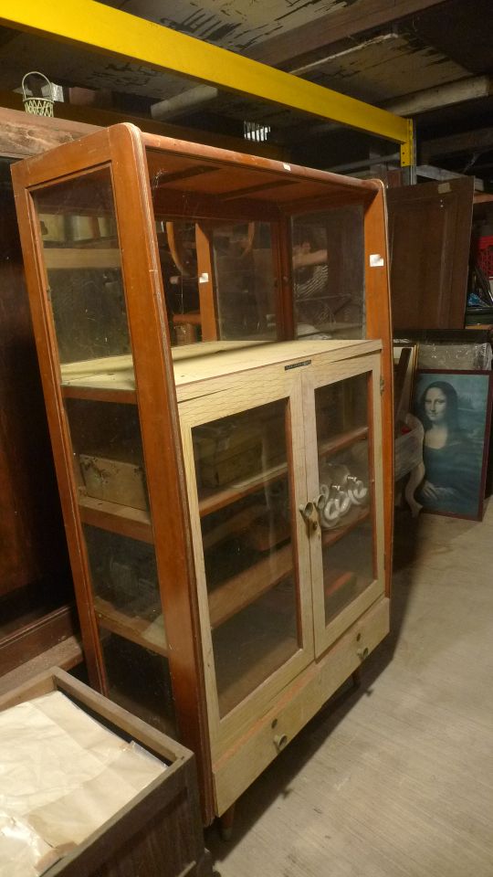 Vintage Display Junkie's Corner SG