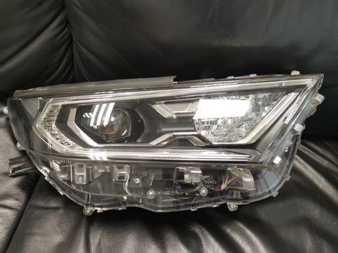 Toyota RAV4 Right Headlamp