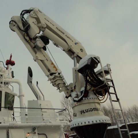 Extensible and Foldable Crane on a Fishing Vessel