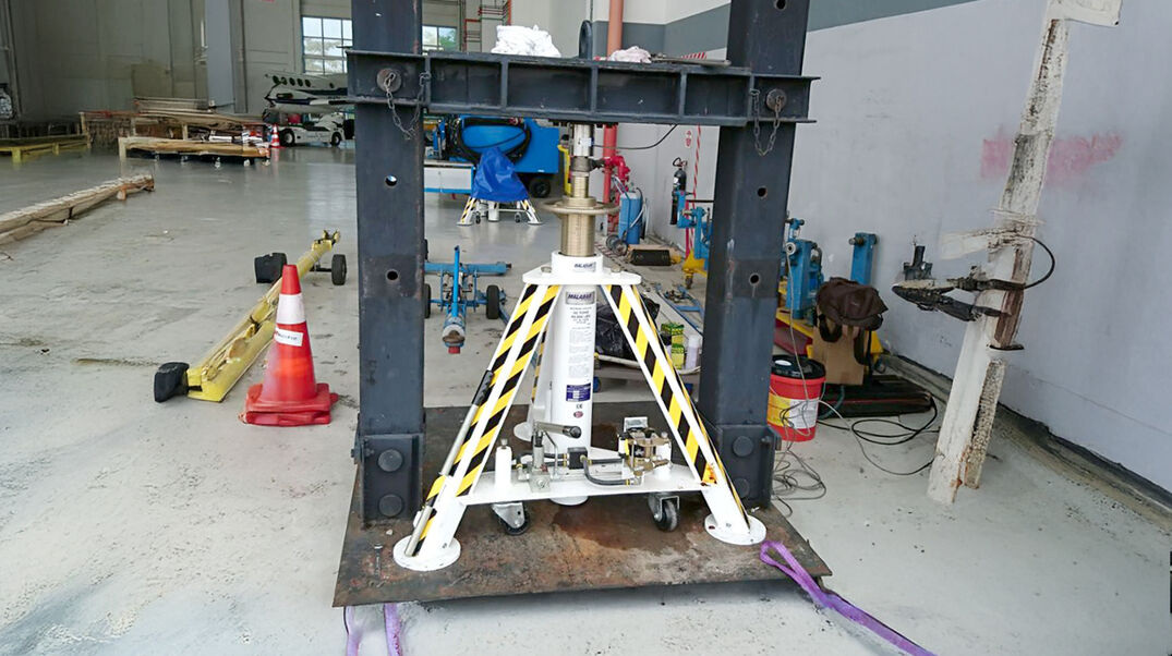 Aircraft jack testing for safe aircraft maintenance