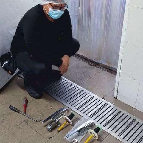 Coldroom Replace Latch and Hinges