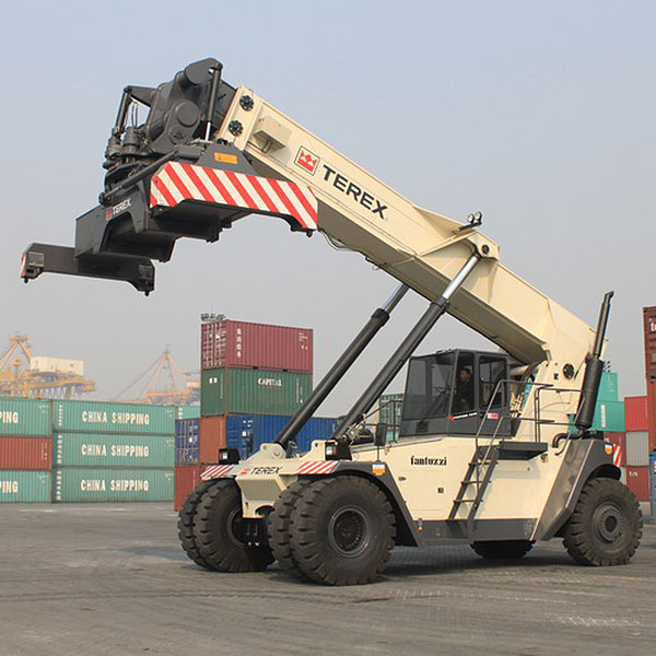 Reach Stacker CS 45KM (15 / 31 / 45 Tons)